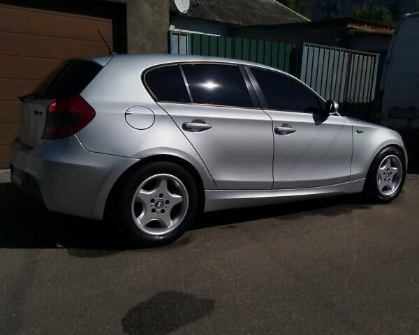 Серый БМВ 1 Серия, объемом двигателя 2 л и пробегом 290 тыс. км за 6000 $, фото 1 на Automoto.ua