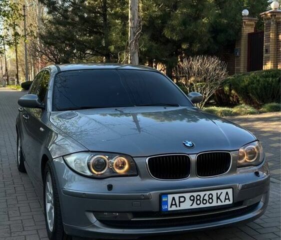 Серый БМВ 1 Серия, объемом двигателя 2 л и пробегом 280 тыс. км за 6666 $, фото 1 на Automoto.ua