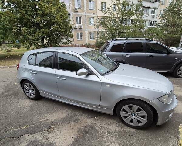 Серый БМВ 1 Серия, объемом двигателя 2 л и пробегом 194 тыс. км за 7500 $, фото 1 на Automoto.ua