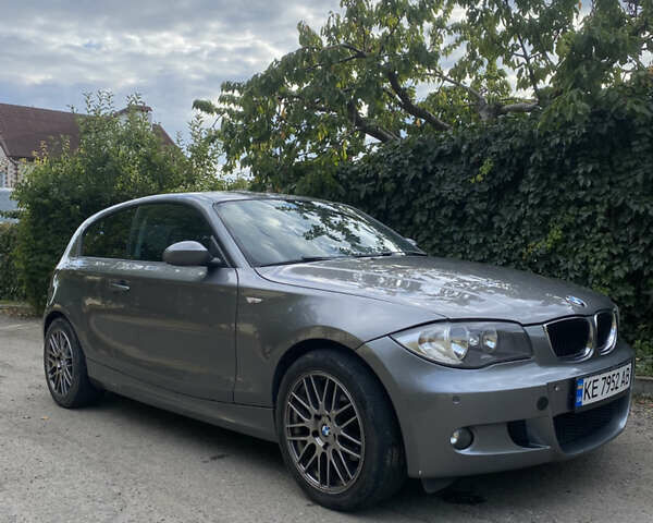 Серый БМВ 1 Серия, объемом двигателя 2 л и пробегом 170 тыс. км за 6800 $, фото 1 на Automoto.ua