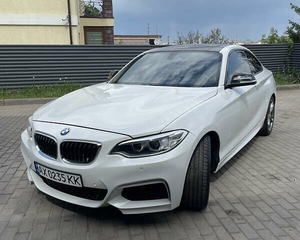 Белый БМВ 2 Серия, объемом двигателя 2.98 л и пробегом 90 тыс. км за 20150 $, фото 1 на Automoto.ua