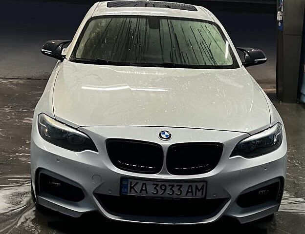 Белый БМВ 2 Серия, объемом двигателя 2 л и пробегом 144 тыс. км за 16000 $, фото 1 на Automoto.ua