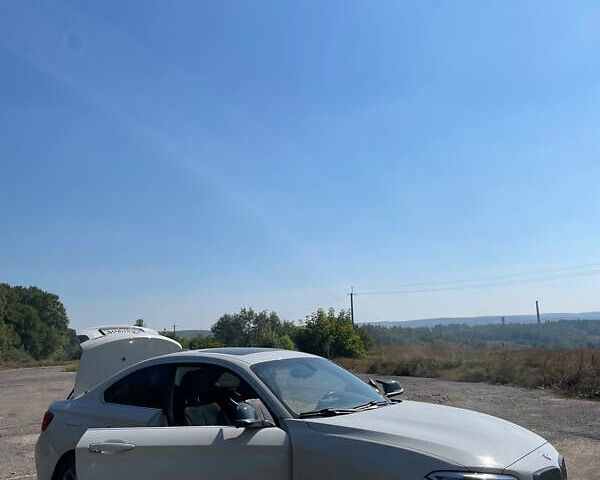 Белый БМВ 2 Серия, объемом двигателя 2 л и пробегом 160 тыс. км за 12700 $, фото 1 на Automoto.ua