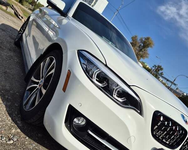 Белый БМВ 2 Серия, объемом двигателя 2 л и пробегом 30 тыс. км за 14999 $, фото 1 на Automoto.ua