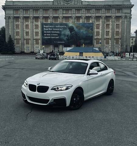 Белый БМВ 2 Серия, объемом двигателя 2 л и пробегом 21 тыс. км за 15000 $, фото 1 на Automoto.ua