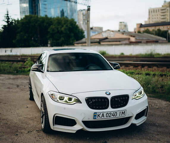 Белый БМВ 2 Серия, объемом двигателя 3 л и пробегом 160 тыс. км за 25500 $, фото 1 на Automoto.ua