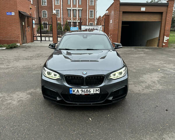 Серый БМВ 2 Серия, объемом двигателя 3 л и пробегом 125 тыс. км за 18900 $, фото 1 на Automoto.ua