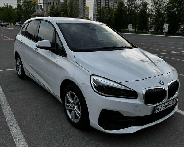 Белый БМВ 2 Series Active Tourer, объемом двигателя 2 л и пробегом 154 тыс. км за 18500 $, фото 1 на Automoto.ua