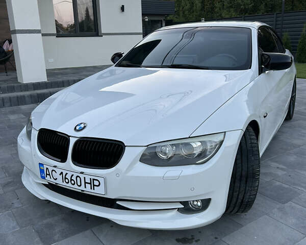 Белый БМВ 3 Серия, объемом двигателя 2 л и пробегом 157 тыс. км за 13500 $, фото 1 на Automoto.ua