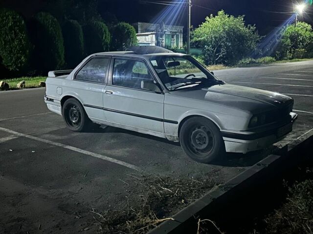 Белый БМВ 3 Серия, объемом двигателя 1.8 л и пробегом 666 тыс. км за 1100 $, фото 1 на Automoto.ua