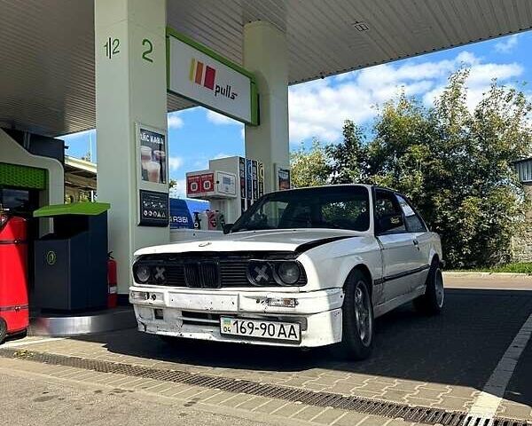 Белый БМВ 3 Серия, объемом двигателя 2 л и пробегом 355 тыс. км за 1700 $, фото 1 на Automoto.ua