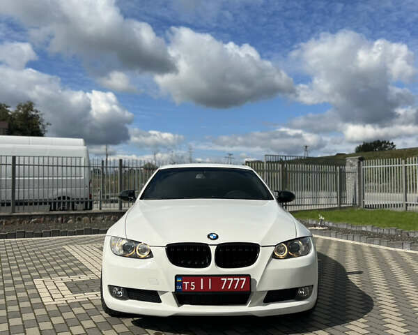 Белый БМВ 3 Серия, объемом двигателя 3 л и пробегом 265 тыс. км за 9300 $, фото 1 на Automoto.ua