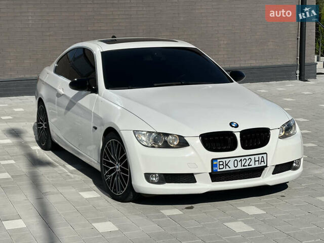 Білий БМВ 3 Серія, об'ємом двигуна 3 л та пробігом 265 тис. км за 10500 $, фото 1 на Automoto.ua