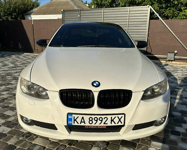 Белый БМВ 3 Серия, объемом двигателя 2 л и пробегом 245 тыс. км за 9200 $, фото 1 на Automoto.ua