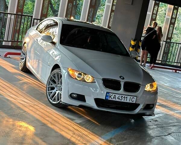 Белый БМВ 3 Серия, объемом двигателя 3 л и пробегом 193 тыс. км за 12500 $, фото 1 на Automoto.ua