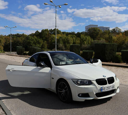 Белый БМВ 3 Серия, объемом двигателя 2.98 л и пробегом 208 тыс. км за 10300 $, фото 1 на Automoto.ua