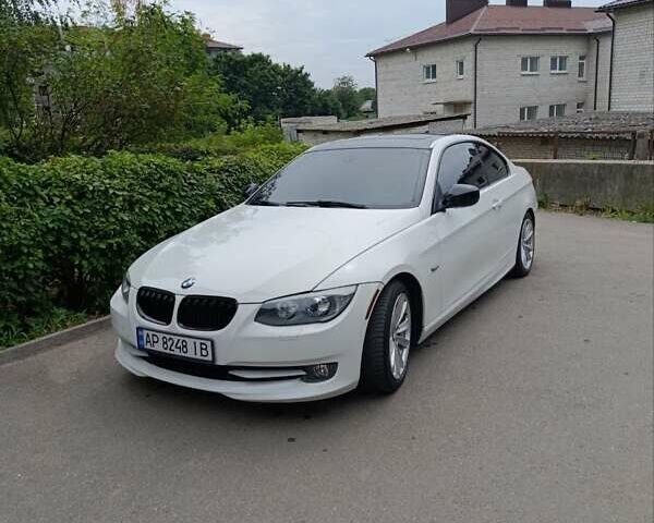 Белый БМВ 3 Серия, объемом двигателя 3 л и пробегом 220 тыс. км за 12000 $, фото 1 на Automoto.ua