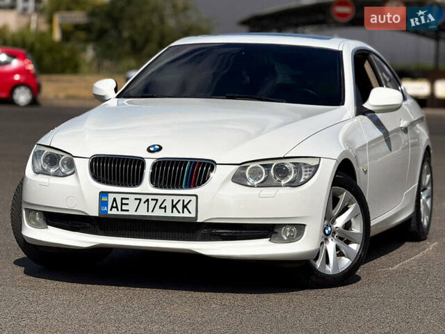 Белый БМВ 3 Серия, объемом двигателя 3 л и пробегом 213 тыс. км за 10800 $, фото 1 на Automoto.ua