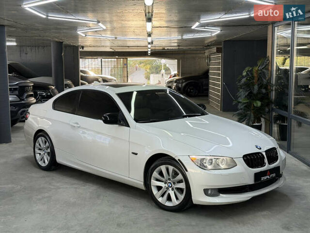 Білий БМВ 3 Серія, об'ємом двигуна 3 л та пробігом 108 тис. км за 10500 $, фото 1 на Automoto.ua