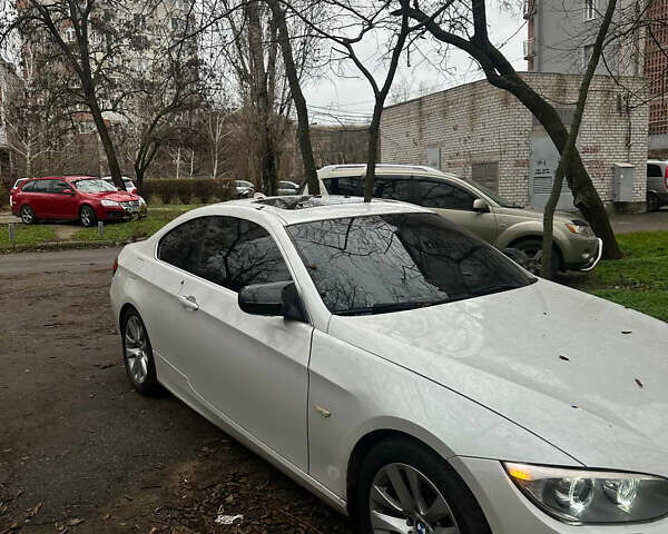 Белый БМВ 3 Серия, объемом двигателя 3 л и пробегом 135 тыс. км за 9999 $, фото 1 на Automoto.ua
