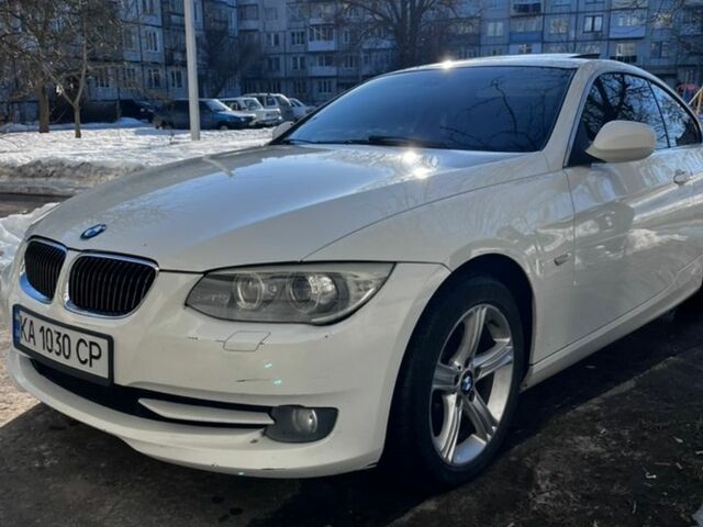 Белый БМВ 3 Серия, объемом двигателя 3 л и пробегом 206 тыс. км за 10000 $, фото 1 на Automoto.ua