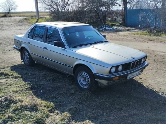 Белый БМВ 3 Серия, объемом двигателя 1.8 л и пробегом 400 тыс. км за 999 $, фото 1 на Automoto.ua