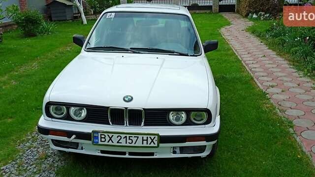 Белый БМВ 3 Серия, объемом двигателя 1.8 л и пробегом 318 тыс. км за 2500 $, фото 1 на Automoto.ua