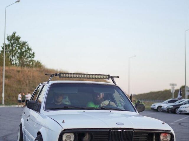 Белый БМВ 3 Серия, объемом двигателя 2.8 л и пробегом 350 тыс. км за 1700 $, фото 1 на Automoto.ua