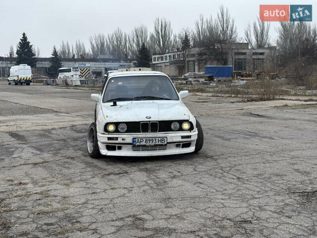Білий БМВ 3 Серія, об'ємом двигуна 3 л та пробігом 300 тис. км за 2500 $, фото 1 на Automoto.ua