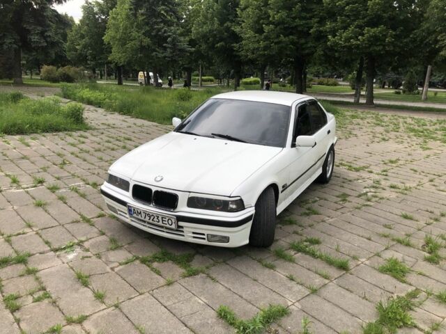 Білий БМВ 3 Серія, об'ємом двигуна 2 л та пробігом 345 тис. км за 1600 $, фото 1 на Automoto.ua