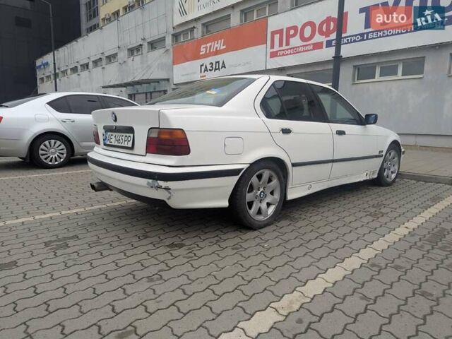 Белый БМВ 3 Серия, объемом двигателя 1.6 л и пробегом 400 тыс. км за 1750 $, фото 1 на Automoto.ua