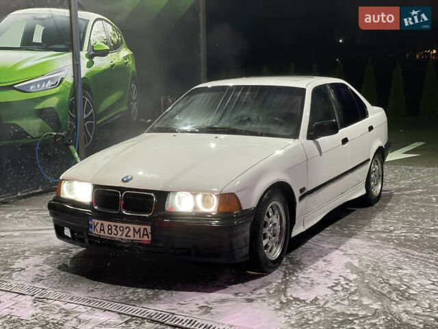 Белый БМВ 3 Серия, объемом двигателя 1.6 л и пробегом 270 тыс. км за 1800 $, фото 1 на Automoto.ua