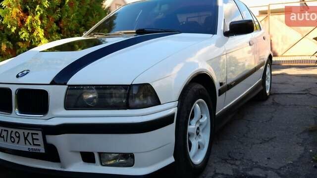 Білий БМВ 3 Серія, об'ємом двигуна 2.5 л та пробігом 435 тис. км за 4300 $, фото 1 на Automoto.ua