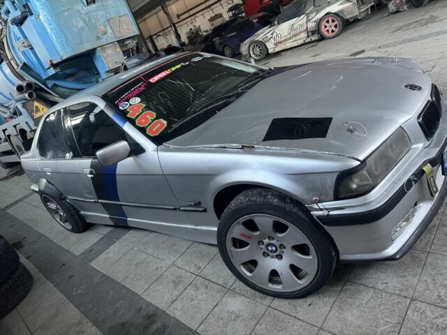 Белый БМВ 3 Серия, объемом двигателя 1.8 л и пробегом 150 тыс. км за 14990 $, фото 1 на Automoto.ua