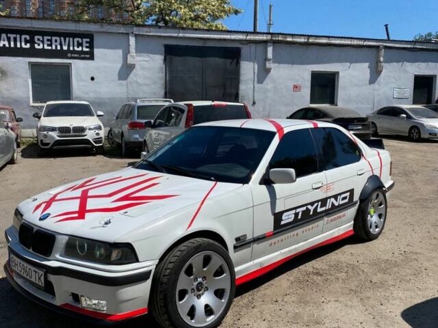 Белый БМВ 3 Серия, объемом двигателя 1.8 л и пробегом 150 тыс. км за 14990 $, фото 1 на Automoto.ua