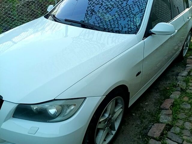 Білий БМВ 3 Серія, об'ємом двигуна 3 л та пробігом 300 тис. км за 8500 $, фото 1 на Automoto.ua