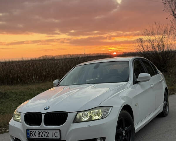 Белый БМВ 3 Серия, объемом двигателя 2 л и пробегом 300 тыс. км за 4999 $, фото 1 на Automoto.ua