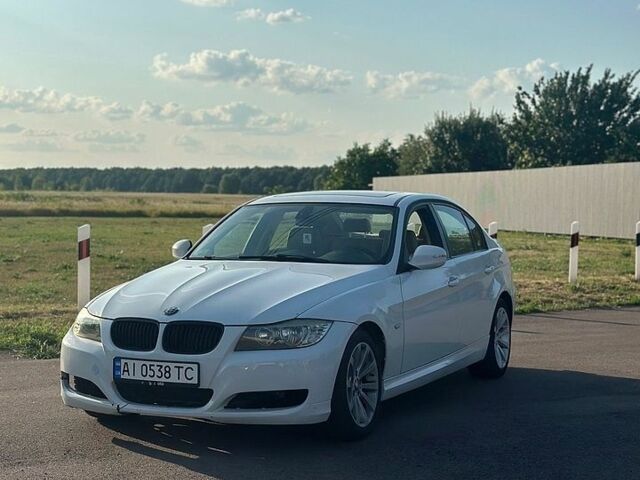 Белый БМВ 3 Серия, объемом двигателя 3 л и пробегом 311 тыс. км за 8000 $, фото 1 на Automoto.ua