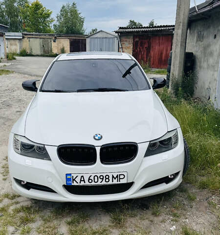 Белый БМВ 3 Серия, объемом двигателя 3 л и пробегом 235 тыс. км за 10800 $, фото 1 на Automoto.ua