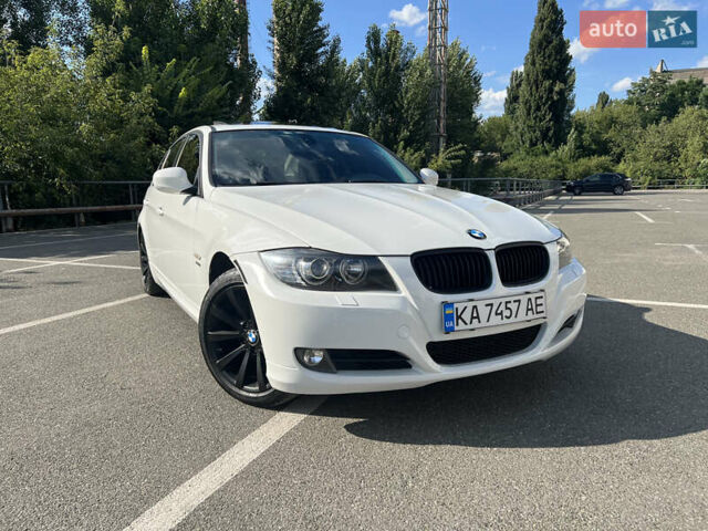 Белый БМВ 3 Серия, объемом двигателя 3 л и пробегом 237 тыс. км за 9999 $, фото 1 на Automoto.ua