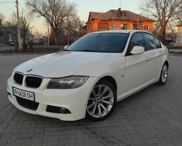 Белый БМВ 3 Серия, объемом двигателя 3 л и пробегом 211 тыс. км за 8599 $, фото 1 на Automoto.ua