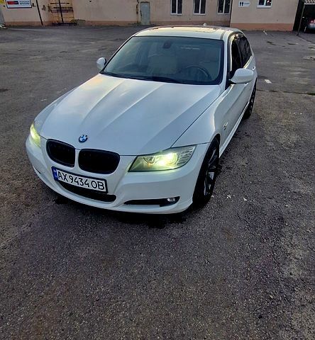 Белый БМВ 3 Серия, объемом двигателя 3 л и пробегом 226 тыс. км за 8500 $, фото 1 на Automoto.ua
