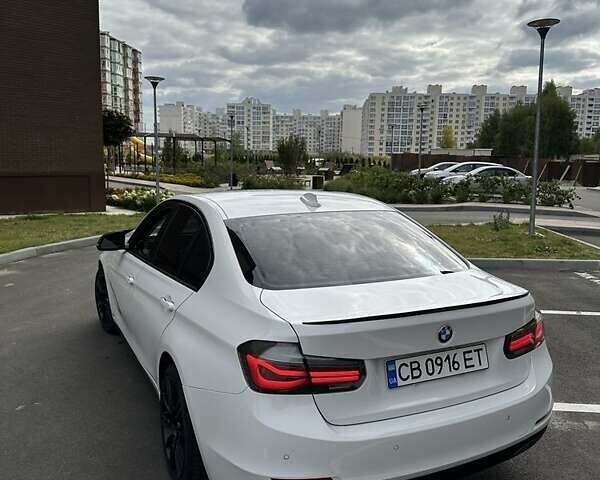 Білий БМВ 3 Серія, об'ємом двигуна 2 л та пробігом 296 тис. км за 12600 $, фото 1 на Automoto.ua