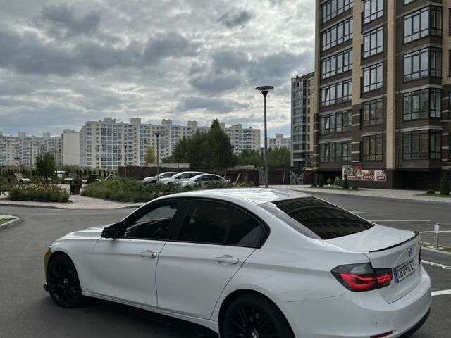 Белый БМВ 3 Серия, объемом двигателя 2 л и пробегом 296 тыс. км за 12600 $, фото 1 на Automoto.ua