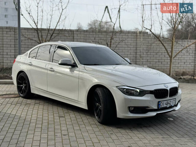 Белый БМВ 3 Серия, объемом двигателя 2 л и пробегом 190 тыс. км за 12500 $, фото 1 на Automoto.ua