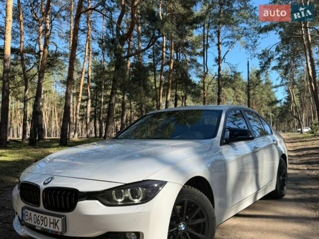 Белый БМВ 3 Серия, объемом двигателя 2 л и пробегом 265 тыс. км за 10000 $, фото 1 на Automoto.ua