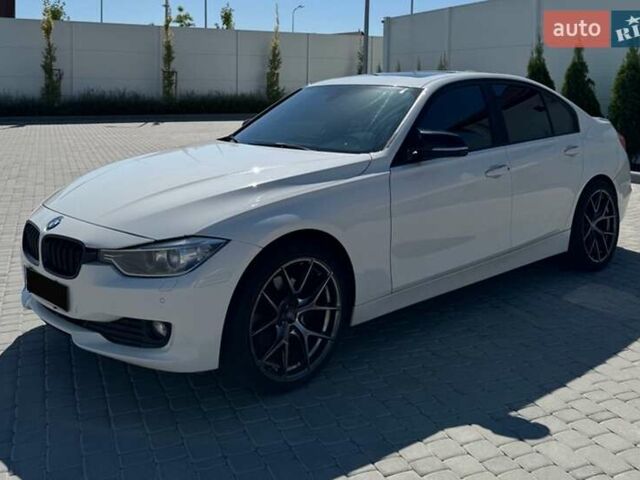 Белый БМВ 3 Серия, объемом двигателя 2 л и пробегом 211 тыс. км за 16000 $, фото 1 на Automoto.ua
