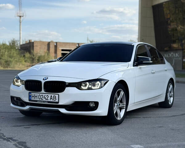 Білий БМВ 3 Серія, об'ємом двигуна 2 л та пробігом 220 тис. км за 14800 $, фото 1 на Automoto.ua