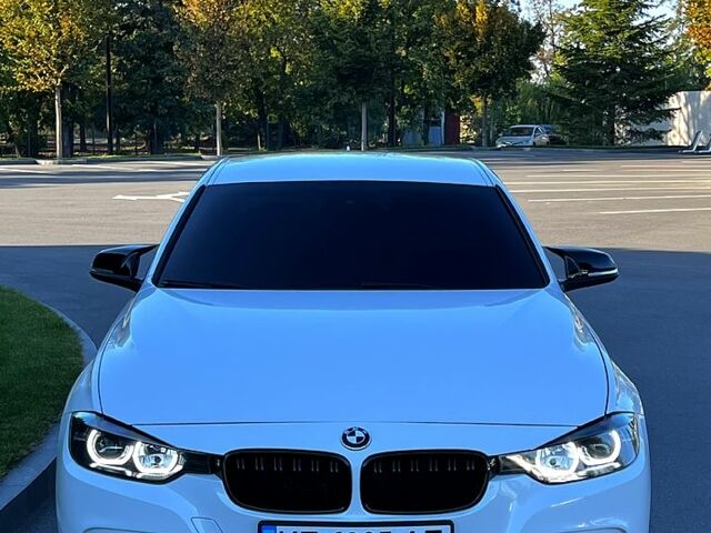 Белый БМВ 3 Серия, объемом двигателя 2 л и пробегом 215 тыс. км за 13499 $, фото 1 на Automoto.ua