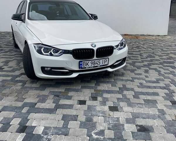 Белый БМВ 3 Серия, объемом двигателя 2 л и пробегом 237 тыс. км за 12900 $, фото 1 на Automoto.ua